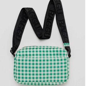 BAGGU CAMERA CROSSBODY - GREEN GINGHAM